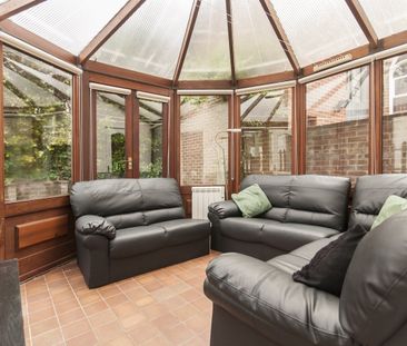 Lime Walk, Headington - Photo 1