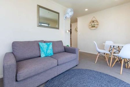 Fully Furnished Modern - Photo 3