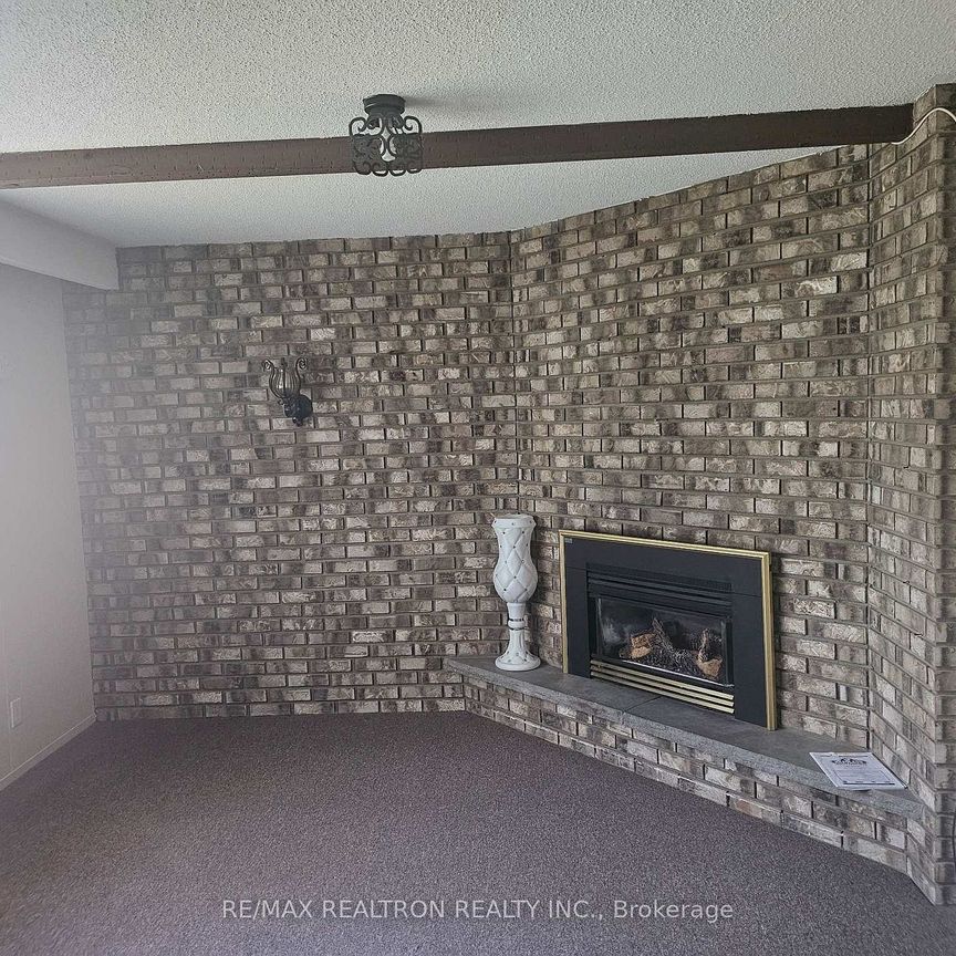 For Lease - 22 Jane Crescent, Barrie, Ontario - Photo 1