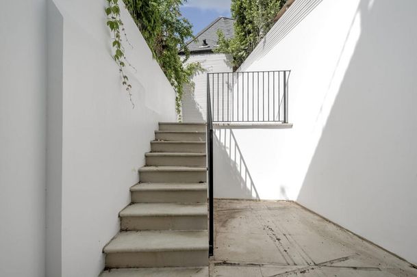 4 bedroom terraced house to rent - Photo 1