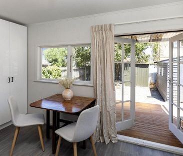 Charming 3 Bedroom House - Photo 4