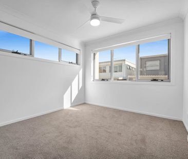 Brand New Town House - Photo 3