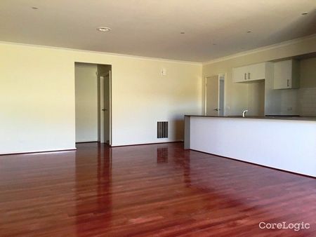 Low-maintenance living in a growing and family-friendly neighbourhood! - Photo 2