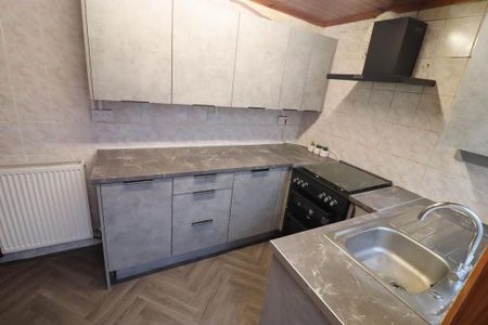 3 bedroom end of terrace house to rent - Photo 4