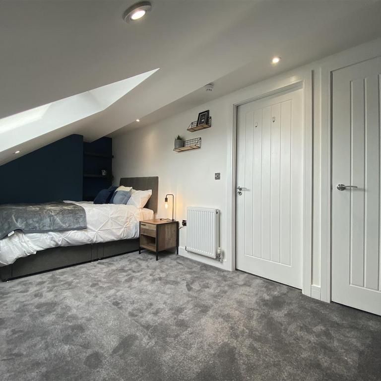 1 bedroom in a house share to rent - Photo 1