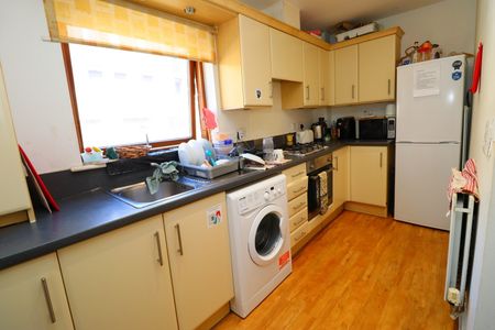 Room in a Shared Flat, Barchester Street, E14 - Photo 2