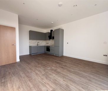 Roop House, Fleet, Hampshire, GU51 - Photo 2