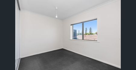 Find ease: where low-maintenance living meets beachside convenience - Photo 5