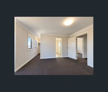 Spacious, Five Bedrooms & Excellent Location !!! - Photo 4