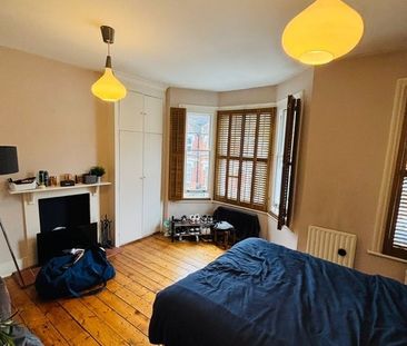 Room in a Shared House, Aslett Street, SW18 - Photo 2