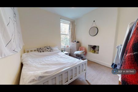 5 bedroom flat to rent - Photo 2