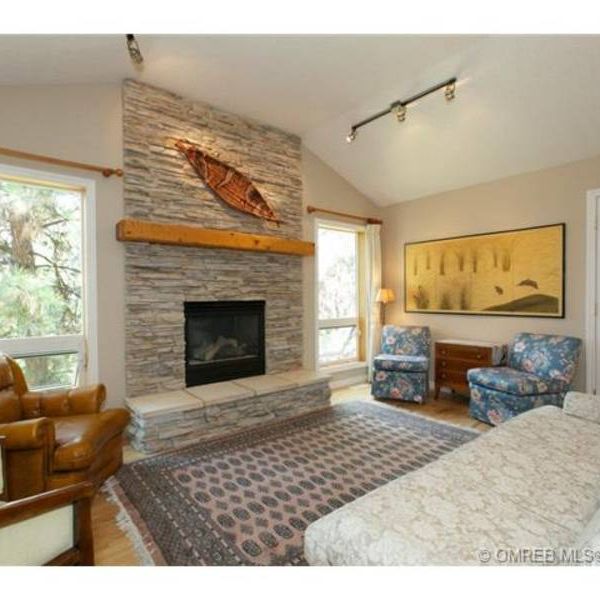 Private Lake Country House with Views - Photo 1