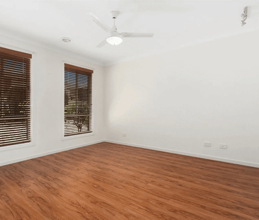 MODERN 3 BEDROOM HOME PACKED WITH FEATURES!!! - Photo 4