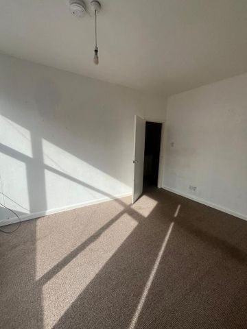 3 bedroom apartment to rent - Photo 2