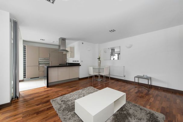 Bridges Court Road, London, SW11 - Photo 1