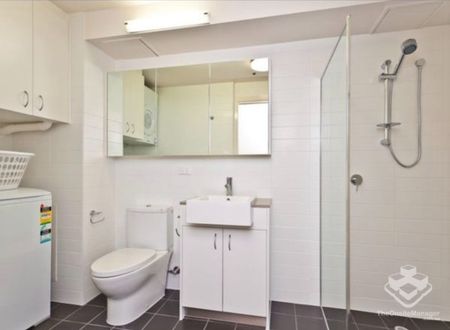 STUNNING RIVER & STORY BRIDGE VIEWS | 1 BEDROOM APARTMENT | NEW FARM - Photo 5
