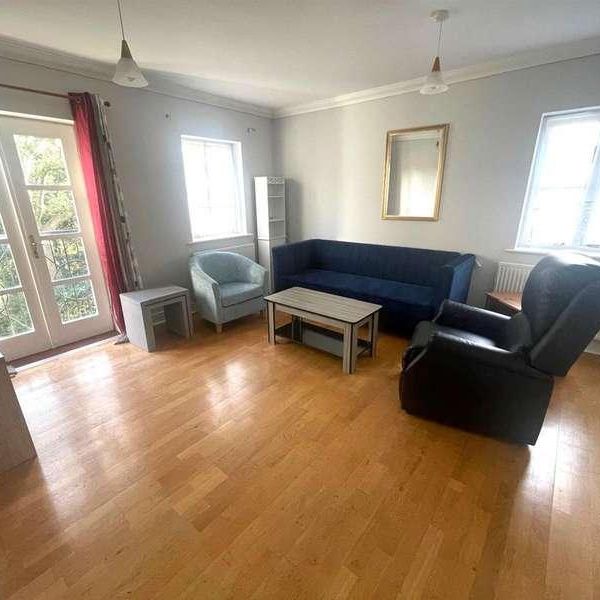 Upton Park, Slough, SL1 - Photo 1