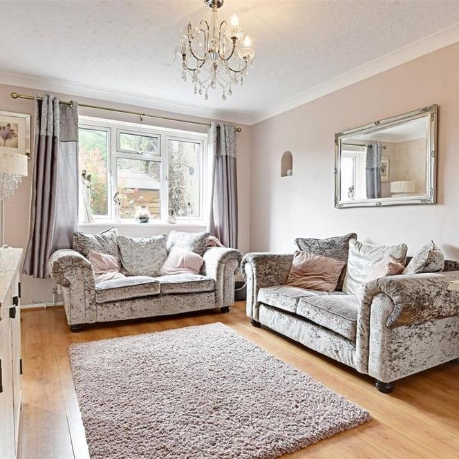 3 bedroom end of terrace house to rent - Photo 1