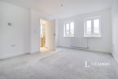 5 bedroom detached house to rent - Photo 2