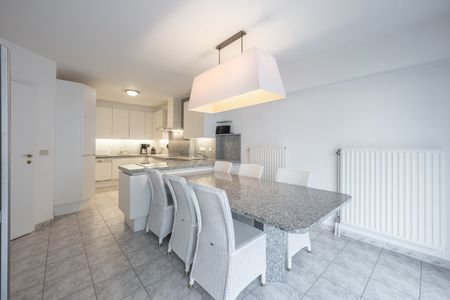 Zeer ruim gemeubeld appartement op wandelafstand van de Zee en de Dumortierlaan! - Photo 3