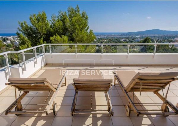 Annual or seasonal rental villa Sa Carroca with sea views