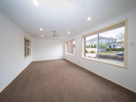 Comfortable Family Living - Photo 4