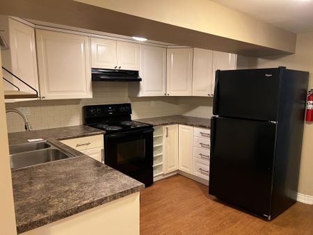 For Lease - 85 Child(Lower) Drive, Aurora, Ontario - Photo 5