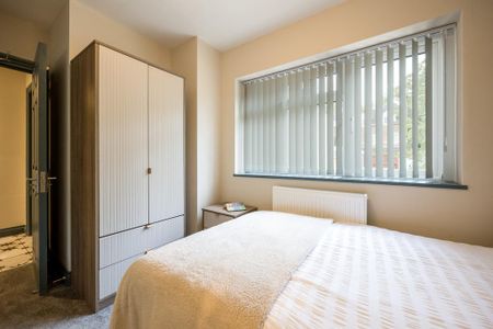 1 bedroom in a house share to rent - Photo 2