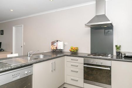 Modern Townhouse - Photo 4