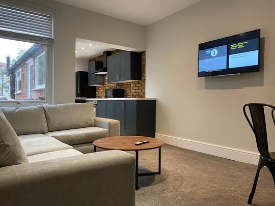 4 bedroom terraced house to rent - Photo 1