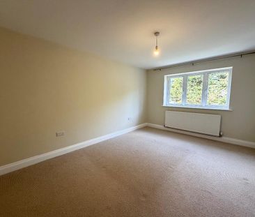 4 bedroom detached house to rent - Photo 2