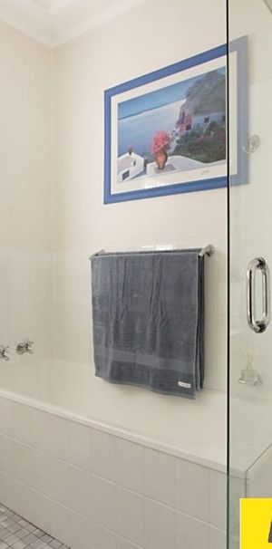 Charming 2-Bedroom Flat in Toongabbie!! - Photo 2