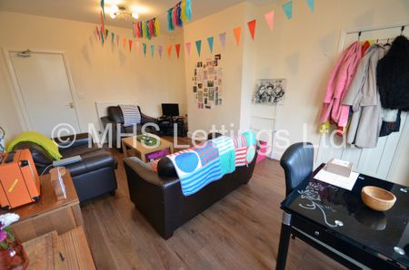 3 Bedroom Semi-Detached House for rent in Eden Crescent - Photo 2