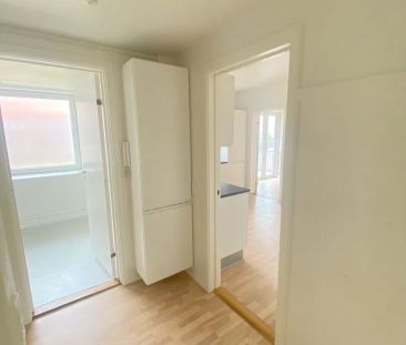 Lysfyldt 3-værelses lejlighed med moderne komfort - Photo 4