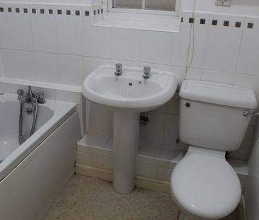 3 bedroom terraced house to rent - Photo 6