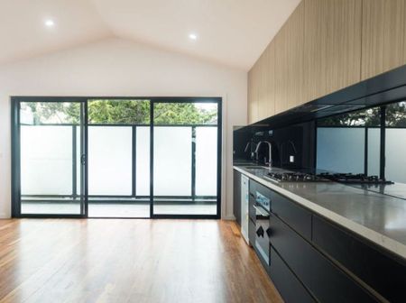 7/101 Victoria Road, Northcote VIC 3070 - Photo 2
