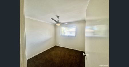 Your townhouse in a convenience location - Photo 3