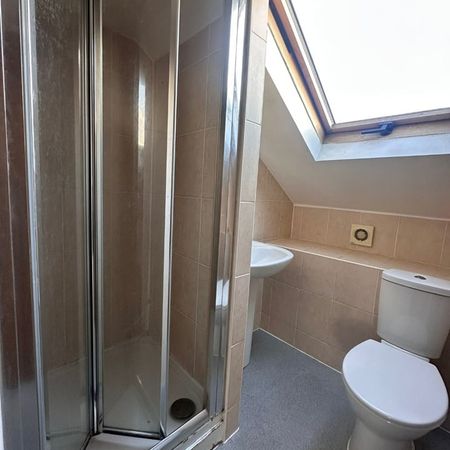 Studio Flat, Hillreach, SE18 - Photo 3