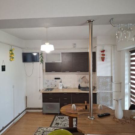 Inchiriez apartament Universitate 50 mp etaj 3. - Fotografie 1