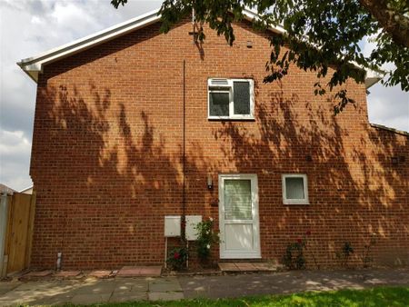 3 bedroom terraced house to rent - Photo 5