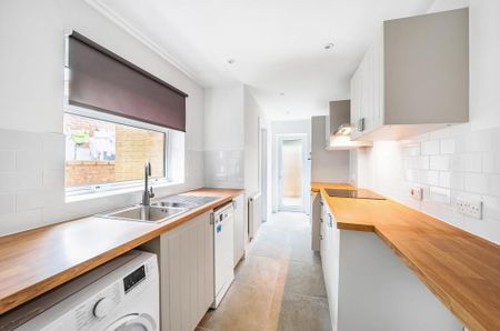 2 bedroom terraced house to rent - Photo 2