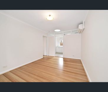 2/34 Bulla Road, Strathmore, Vic 3041 - Photo 5