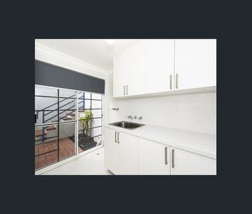 Maylands | 3-Bedroom Townhouse | Available 18 November 2025 - Photo 2