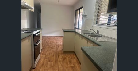 Leafy Ormiston - Ready NOW!! - Large Block, Park next door, walk to everything! - Photo 4