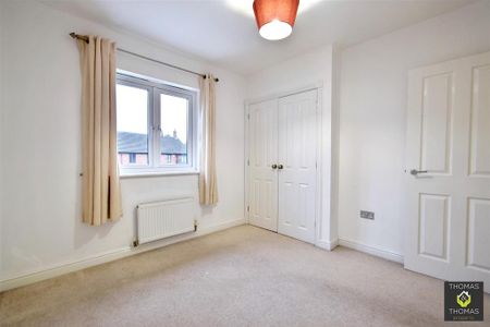 4 bedroom semi-detached house to rent - Photo 5