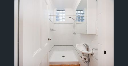 Modern Studio Retreat with Private Entrance in Spring Hill - Photo 3