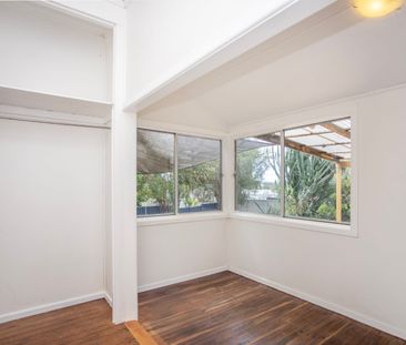 freshly renovated three-bedroom home - Photo 4