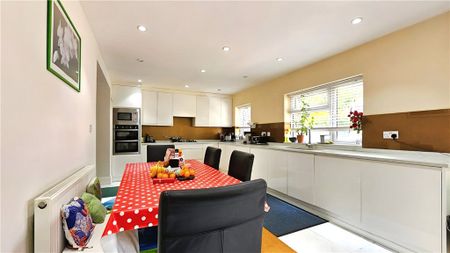 Worple Avenue, Staines-upon-Thames, Surrey, TW18 1HX - Photo 3