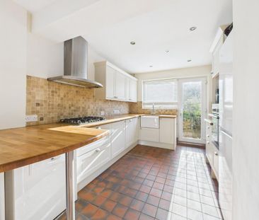 4 bedroom detached house to rent - Photo 3