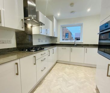 3 bedroom semi-detached house to rent - Photo 4